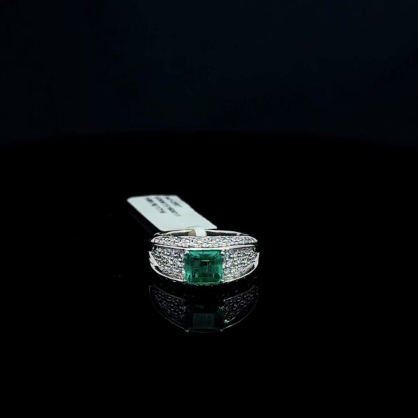 Classic Emerald Ring